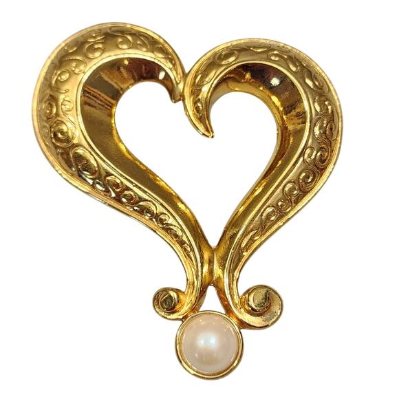 Vintage 1980s MCM Signed Avon Gold Tone Open Heart Faux Pearl Drop Brooch Pin - Picture 1 of 9